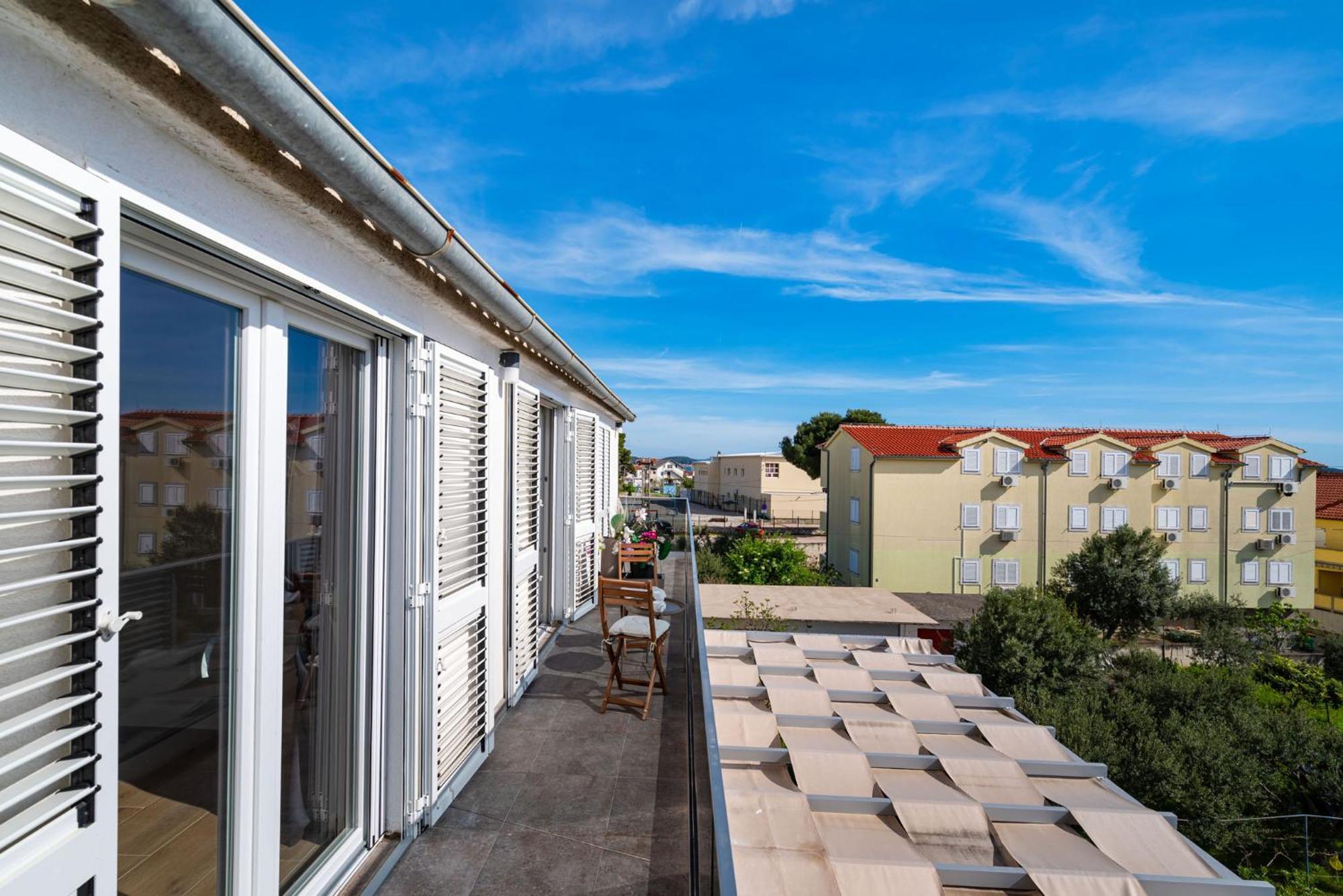 Apartments Lucija Mari ตรีบูนย์ ภายนอก รูปภาพ