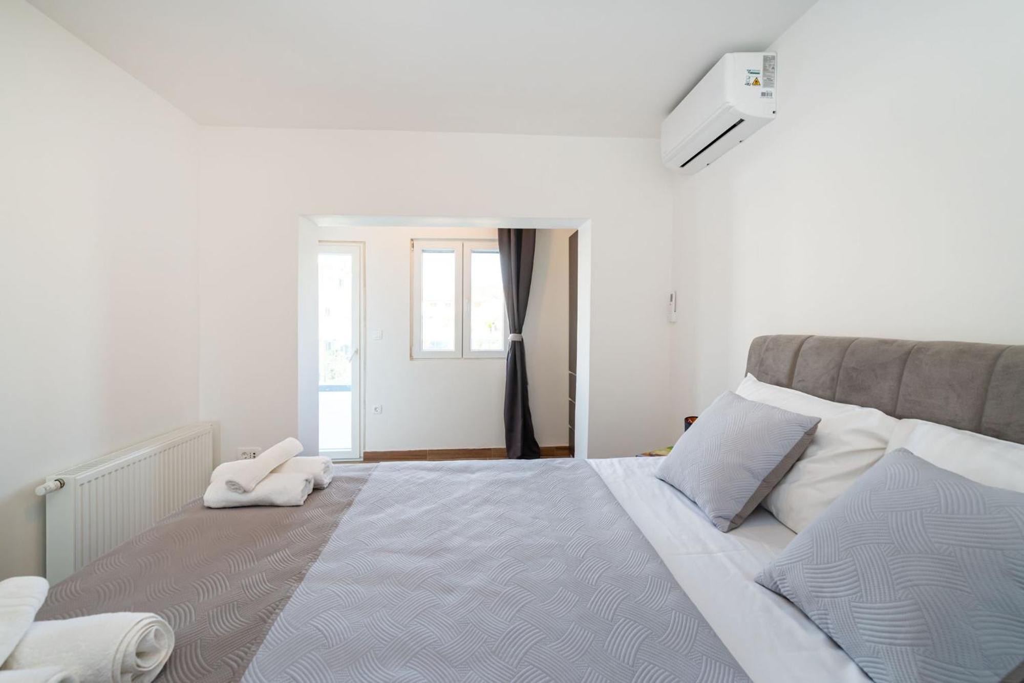 Apartments Lucija Mari ตรีบูนย์ ภายนอก รูปภาพ